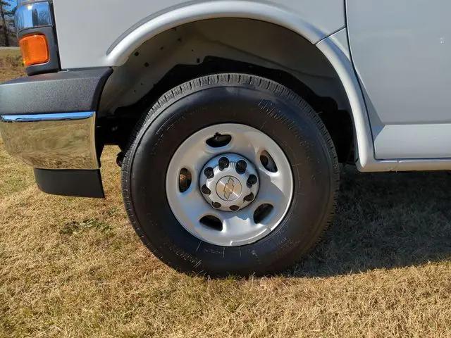 2025 Chevrolet Express Cutaway Work Van