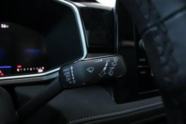 2025 Volkswagen Taos 1.5T SE Black