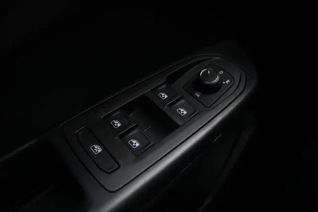 2025 Volkswagen Taos 1.5T SE Black
