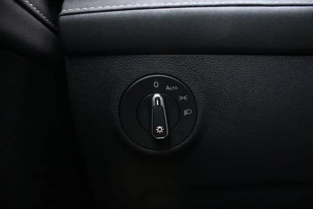2025 Volkswagen Taos 1.5T SE Black