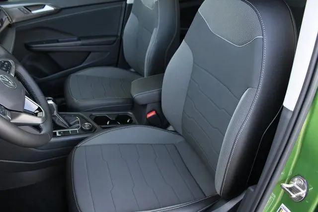 2025 Volkswagen Taos 1.5T SE Black