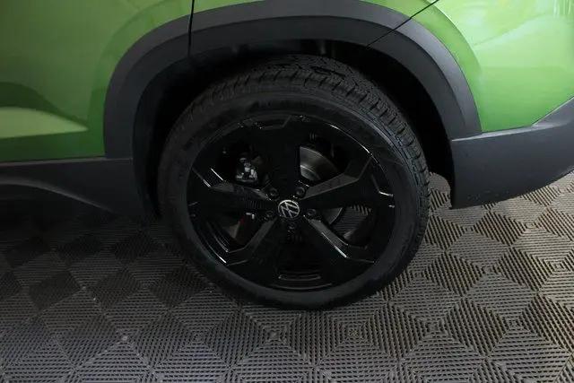 2025 Volkswagen Taos 1.5T SE Black