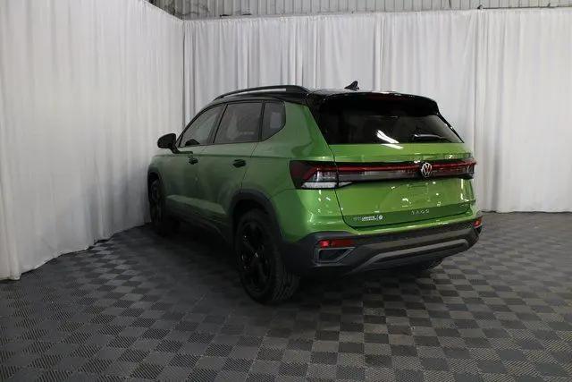 2025 Volkswagen Taos 1.5T SE Black