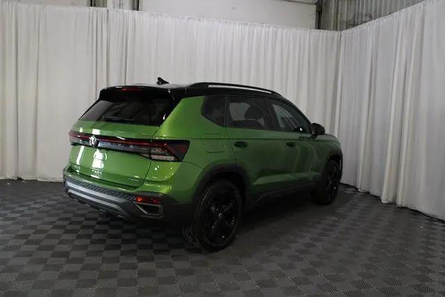 2025 Volkswagen Taos 1.5T SE Black