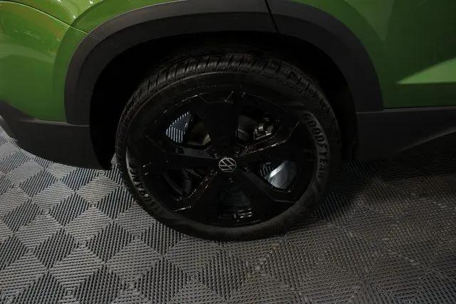 2025 Volkswagen Taos 1.5T SE Black