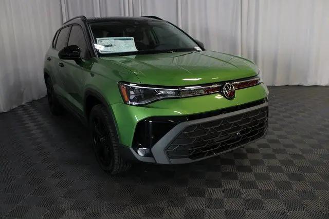 2025 Volkswagen Taos 1.5T SE Black