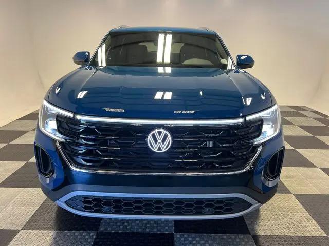 2026 Volkswagen Atlas Cross Sport SE with Technology
