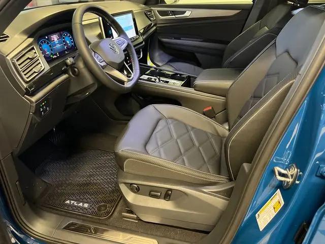 2026 Volkswagen Atlas Cross Sport SE with Technology