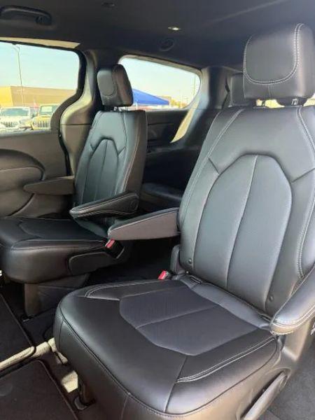 2026 Chrysler Pacifica Select AWD