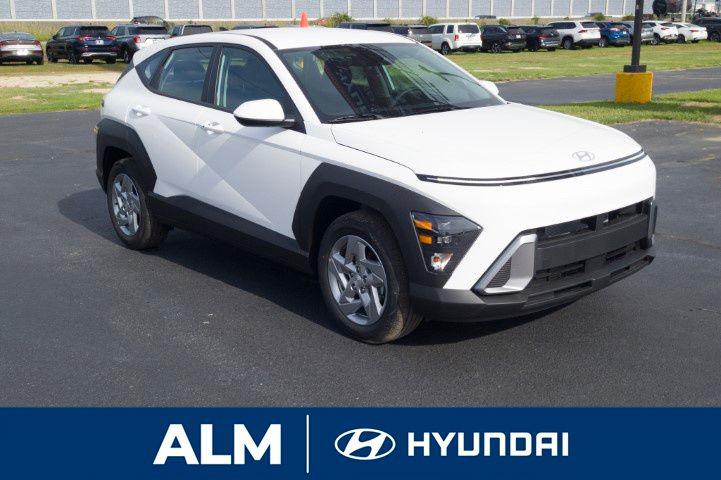 New 2026 White HYUNDAI SE FWD image 4