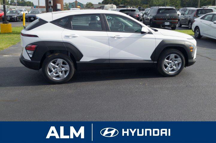 New 2026 White HYUNDAI SE FWD image 5