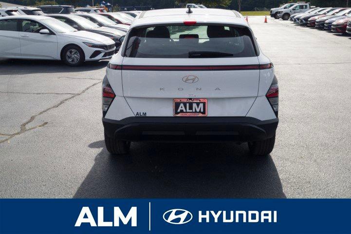 New 2026 White HYUNDAI SE FWD image 7
