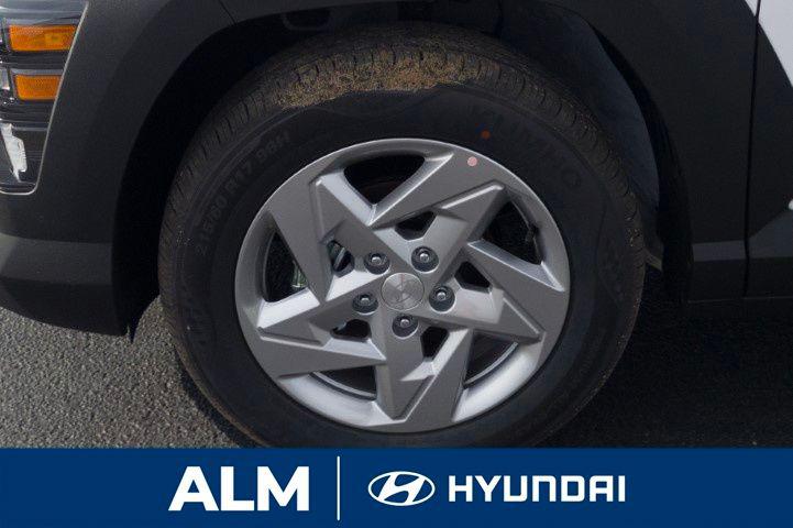 New 2026 White HYUNDAI SE FWD image 12