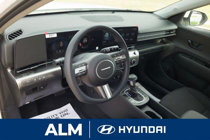 New 2026 White HYUNDAI SE FWD image 13