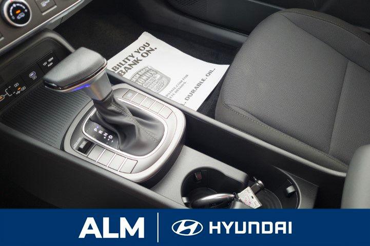 New 2026 White HYUNDAI SE FWD image 22