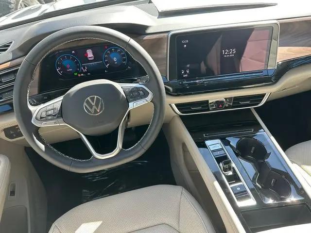 2026 Volkswagen Atlas SE with Technology