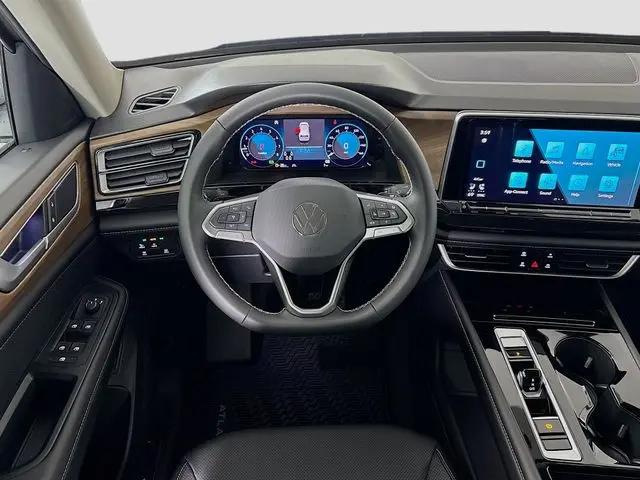 2026 Volkswagen Atlas SE with Technology