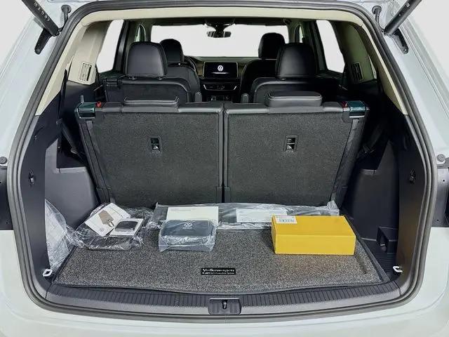 2026 Volkswagen Atlas SE with Technology