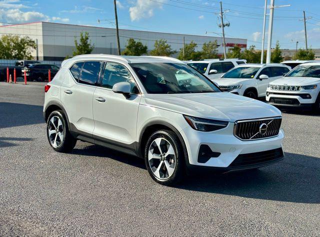 2023 Volvo XC40 B5 Plus Bright Theme 2023 Volvo XC40 B5 Plus Bright Theme