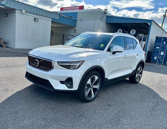 2023 Volvo XC40 B5 Plus Bright Theme 2023 Volvo XC40 B5 Plus Bright Theme