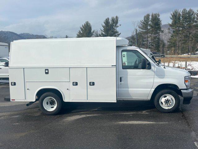 2026 Ford E-350 Cutaway Base
