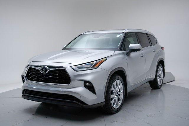 2023 Toyota Highlander Limited's photo