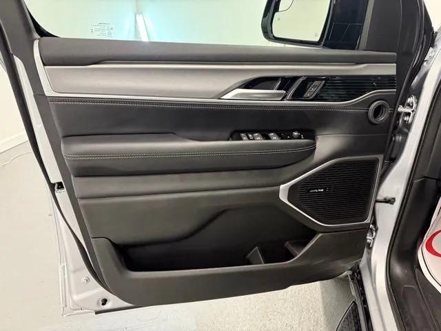 2026 Jeep Grand Wagoneer 4x2