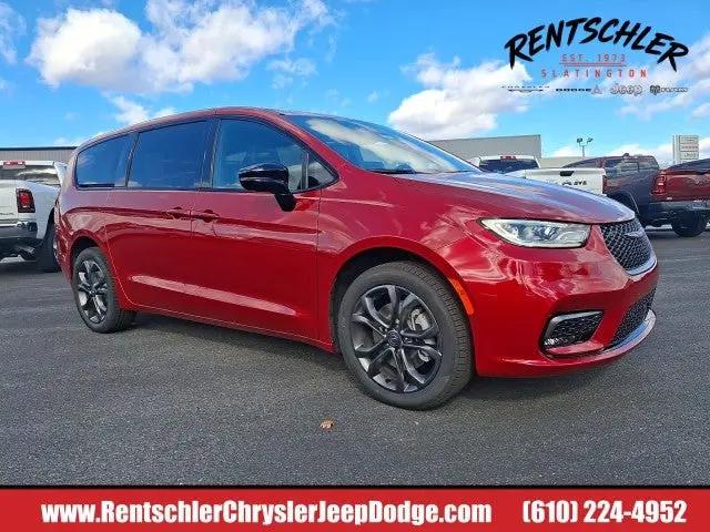 2026 Chrysler Pacifica Select AWD for sale in Slatington, PA