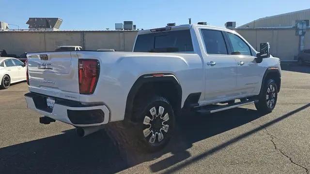 2025 GMC Sierra 2500HD 4WD Crew Cab Standard Bed Denali