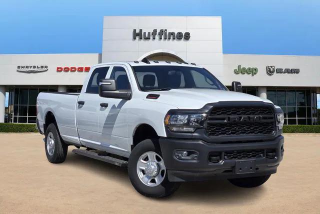 2023 RAM 3500 Tradesman Crew Cab 4x4 8 Box