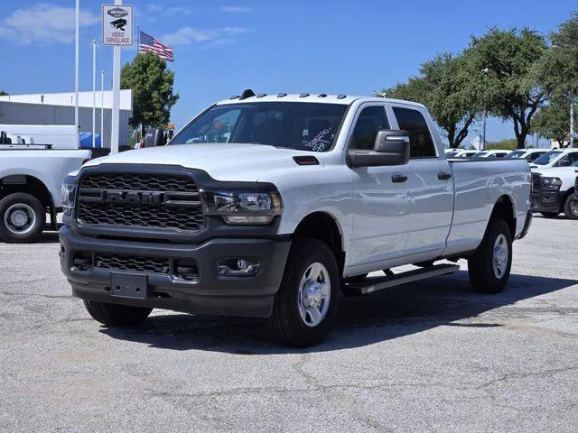 2023 RAM 3500 Tradesman Crew Cab 4x4 8 Box