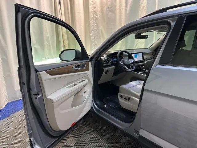 2026 Volkswagen Atlas SE with Technology