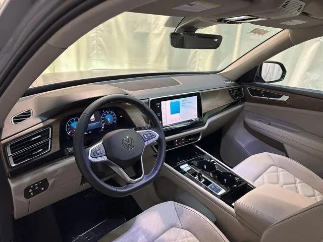 2026 Volkswagen Atlas SE with Technology