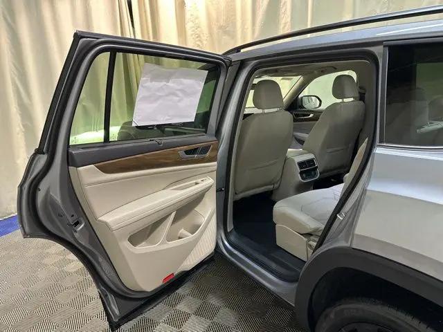2026 Volkswagen Atlas SE with Technology