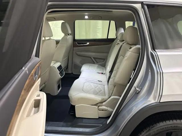 2026 Volkswagen Atlas SE with Technology