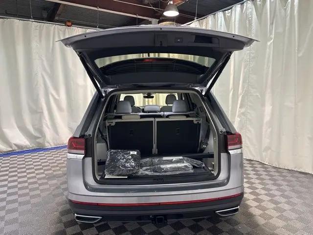 2026 Volkswagen Atlas SE with Technology