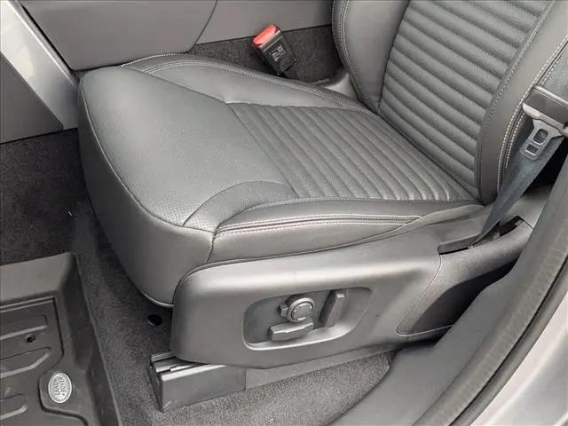 2025 Land Rover Discovery P300 S
