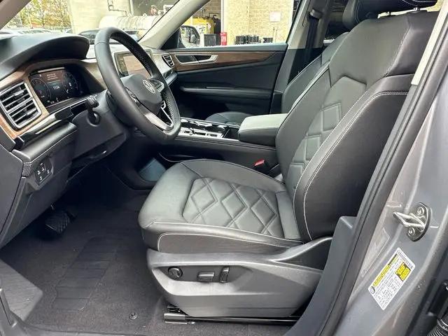 2026 Volkswagen Atlas SE with Technology