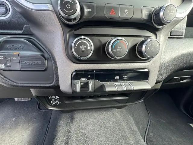 2024 Ram 3500 Big Horn Crew Cab 4x4 8' Box