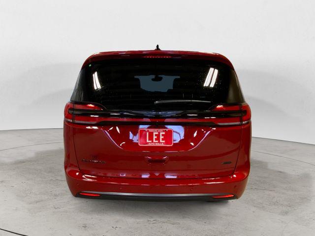 2026 Chrysler Pacifica Select AWD