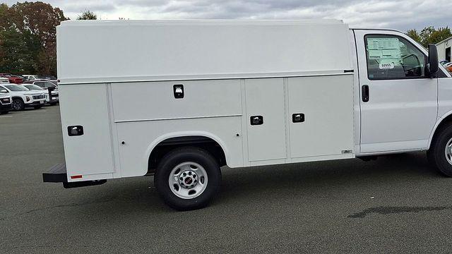 2025 GMC Savana Cutaway Work Van