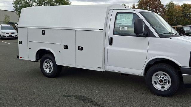 2025 GMC Savana Cutaway Work Van