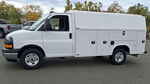 2025 GMC Savana Cutaway Work Van