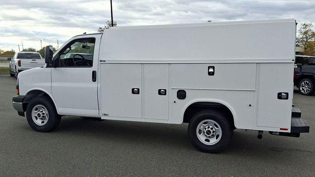 2025 GMC Savana Cutaway Work Van