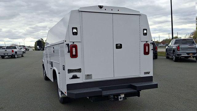 2025 GMC Savana Cutaway Work Van