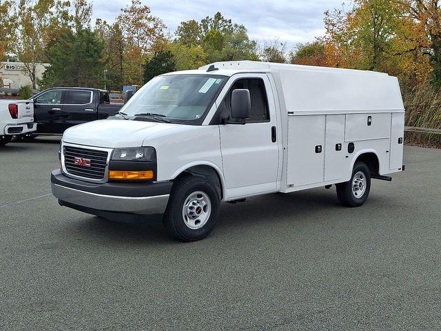 2025 GMC Savana Cutaway Work Van