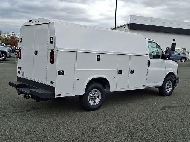 2025 GMC Savana Cutaway Work Van