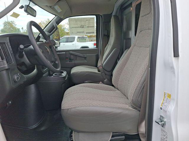 2025 GMC Savana Cutaway Work Van