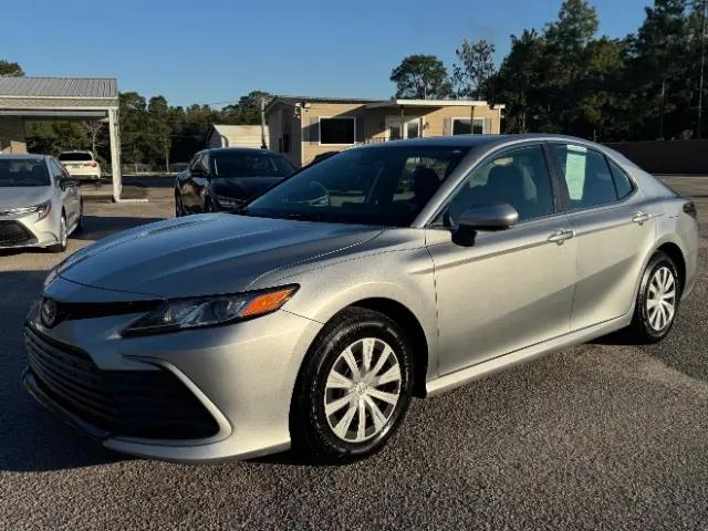 2022 Toyota Camry LE Hybrid