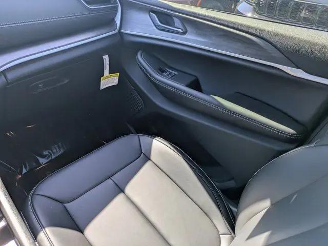 2025 Jeep Grand Cherokee L Limited 4x2